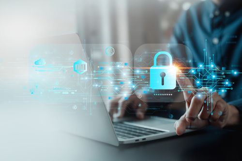 Foto: Mann mit Laptop
